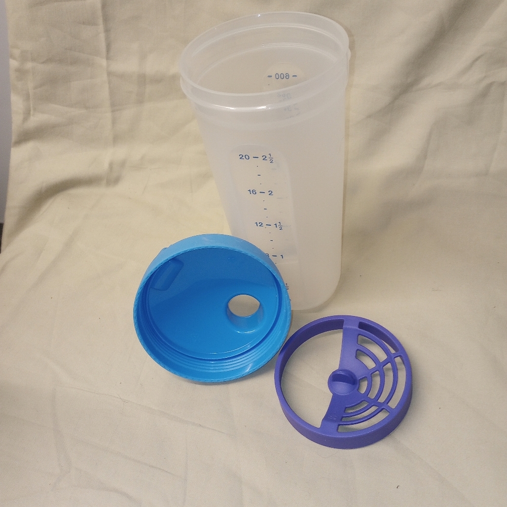 NEW Tupperware Quick Shake - Picture 3 of 3